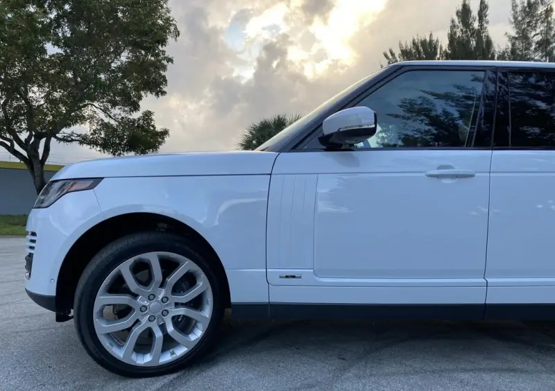 2020 Land Rover Range Rover P525 HSE photo 15