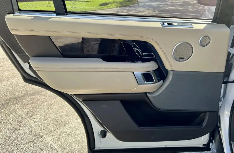2020 Land Rover Range Rover P525 HSE photo 23