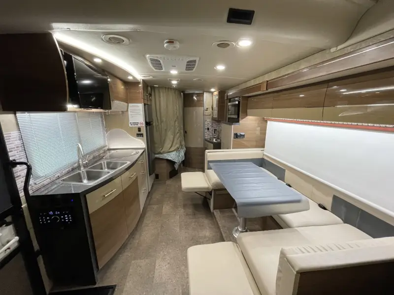 2016 Itasca Navion 24J photo 23