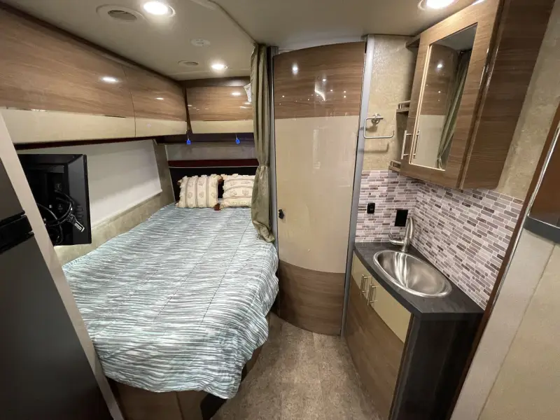 2016 Itasca Navion 24J photo 25