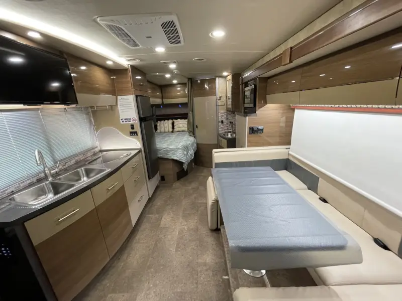 2016 Itasca Navion 24J photo 24