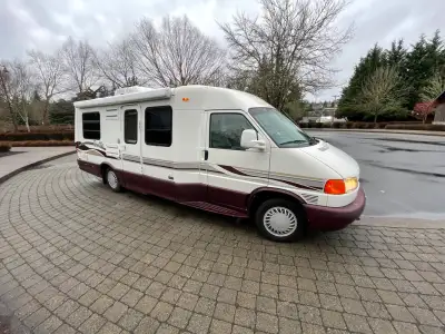 2000 Winnebago Rialta 22FD