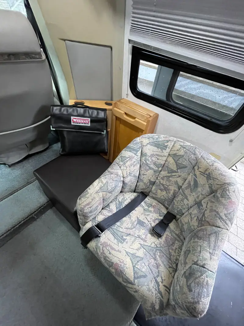 2000 Winnebago Rialta 22FD photo 11