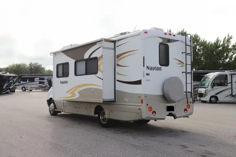 2013 Itasca Navion 24M photo 6
