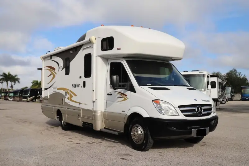2013 Itasca Navion 24M photo 1