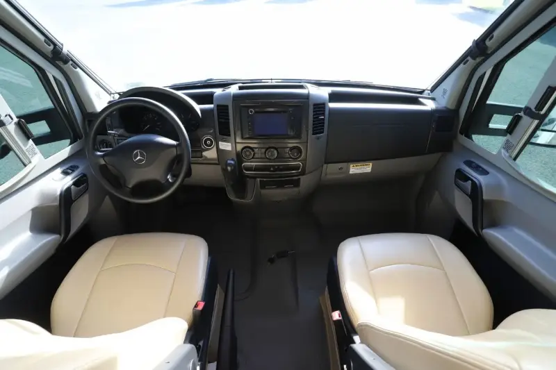2013 Itasca Navion 24M photo 19
