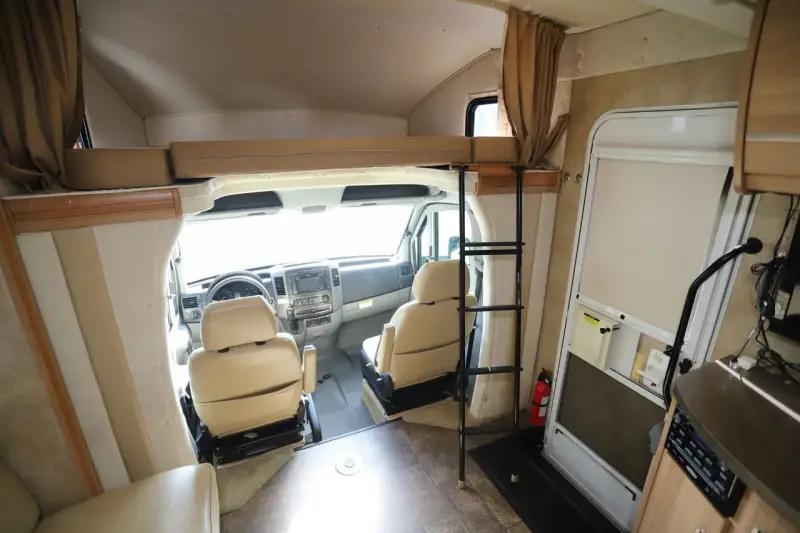 2013 Itasca Navion 24M photo 17